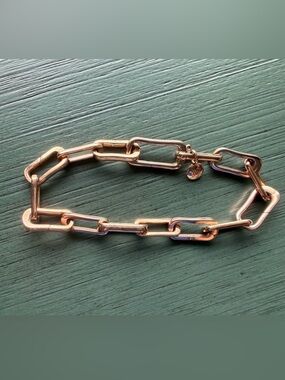 NWOT Monica Vinader Alta Capture Charm Bracelet 18k Rose Gold Vermeil